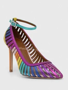 Многоцветни райета сандали с кухи ток от лилава кожа на малкия ток, чубрица обувки-лодка в дъгова висок ток, рокля с ажурна тапицерия, обувки с графити за партита
