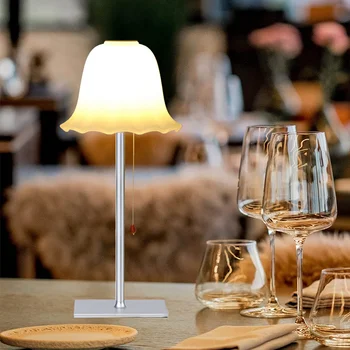 Светодиодна Настолна Лампа Nordic Flower Bud Водоустойчива IP65 Настолна Лампа с Прибиращ се Кабел, USB Безжична Нощно Кафене/Ресторант/Хотел