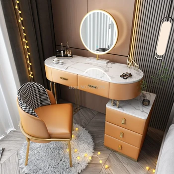 Луксозен тоалетка в спалнята, модерен минималистичен масичка за грим, вграден гардероб, маса за багаж в скандинавската малък апартамент, тоалетка