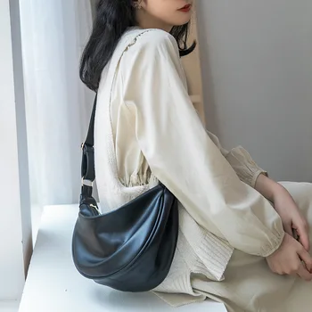Модерна дамска чанта през рамо, чанти през рамо, черна чанта от изкуствена кожа, пътни обикновен дамски чанти под мишниците, в чантата