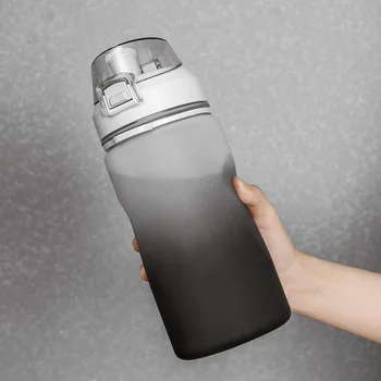 Космически купа Персонализирани видове спорт на открито Портативна пластмасова бутилка за вода с голям капацитет Фланец ръчно чаша за вода